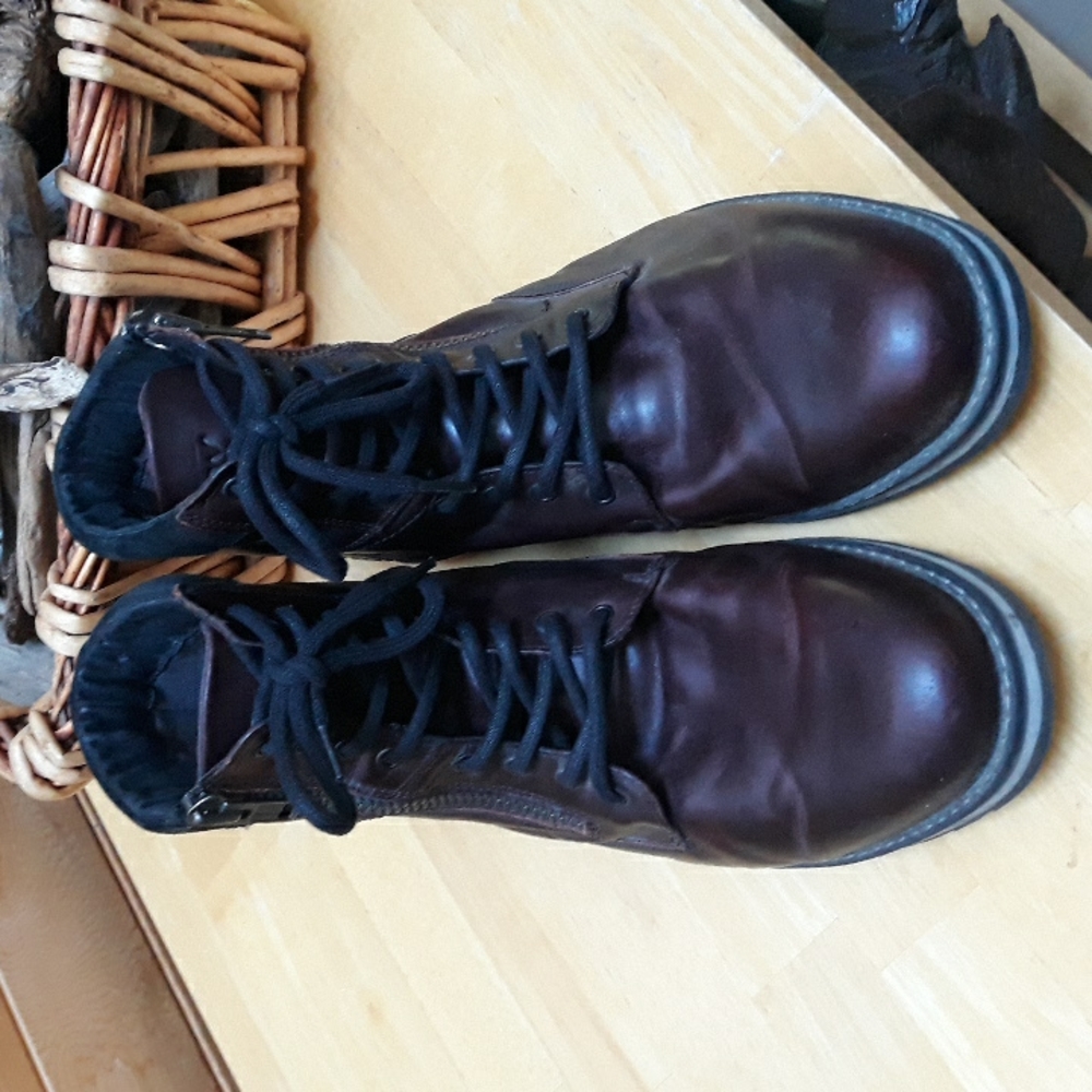 Leather boot